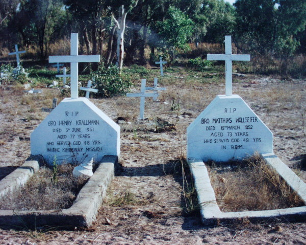 Krallman, Wollseifer, Beagle Bay cemetery
